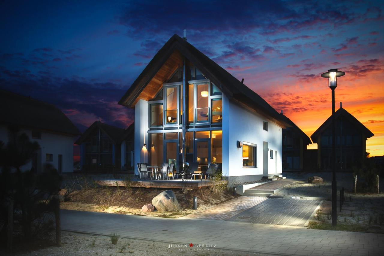 Ostsee - Reetdachhaus Nr 13 Reethaus am Yachthafen im Strand Resort Heiligenhafen Exterior foto